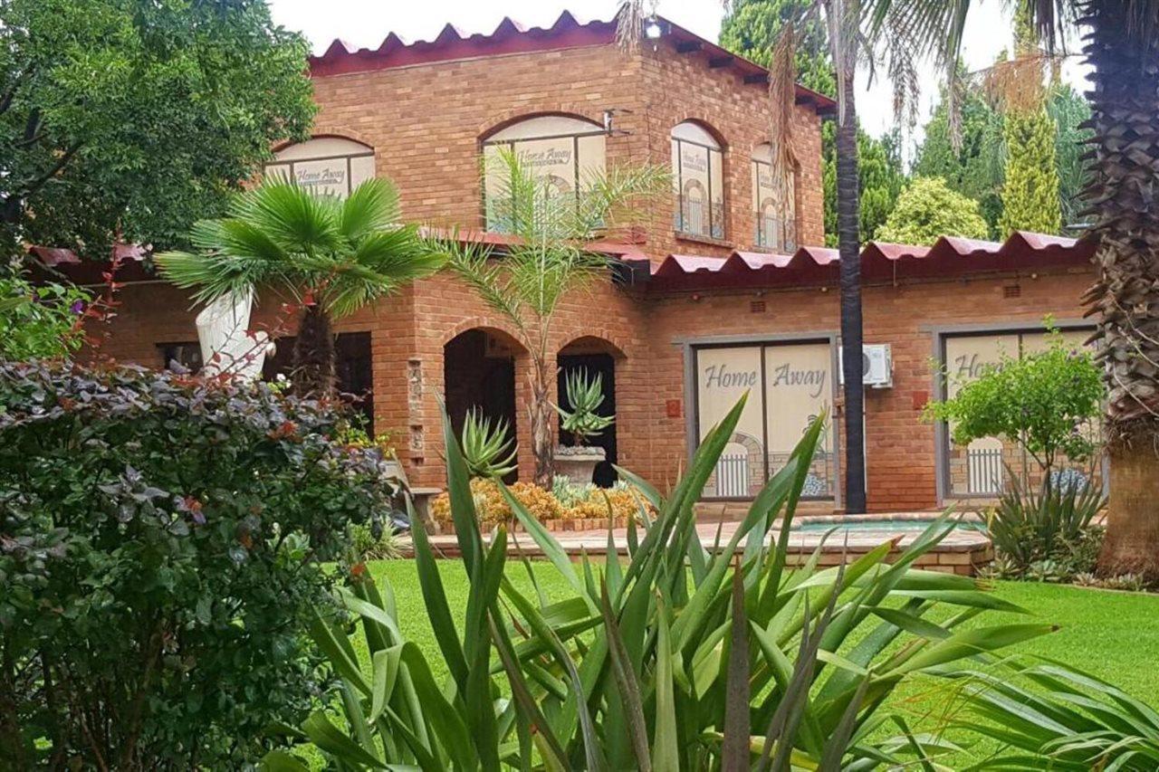 Butlers Crown Hotel Klerksdorp Kültér fotó