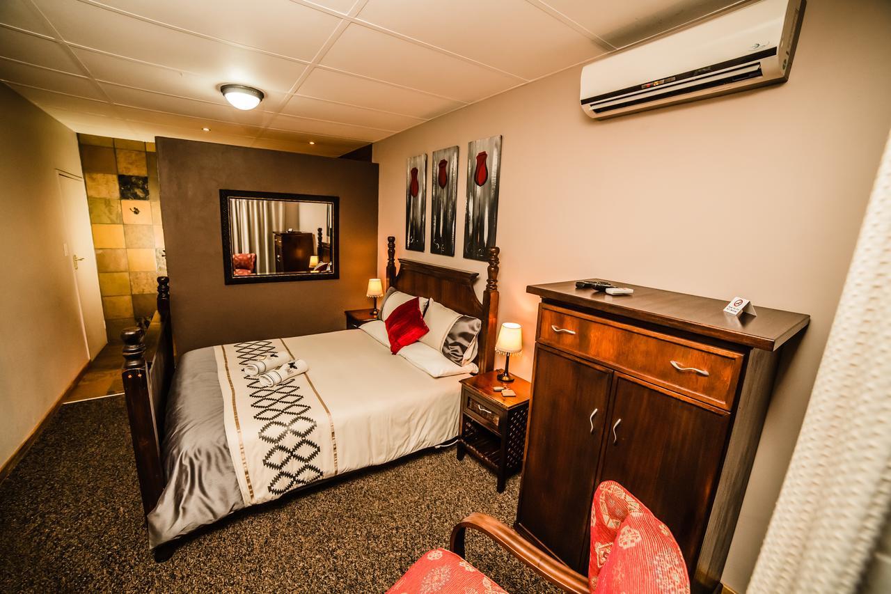 Butlers Crown Hotel Klerksdorp Kültér fotó